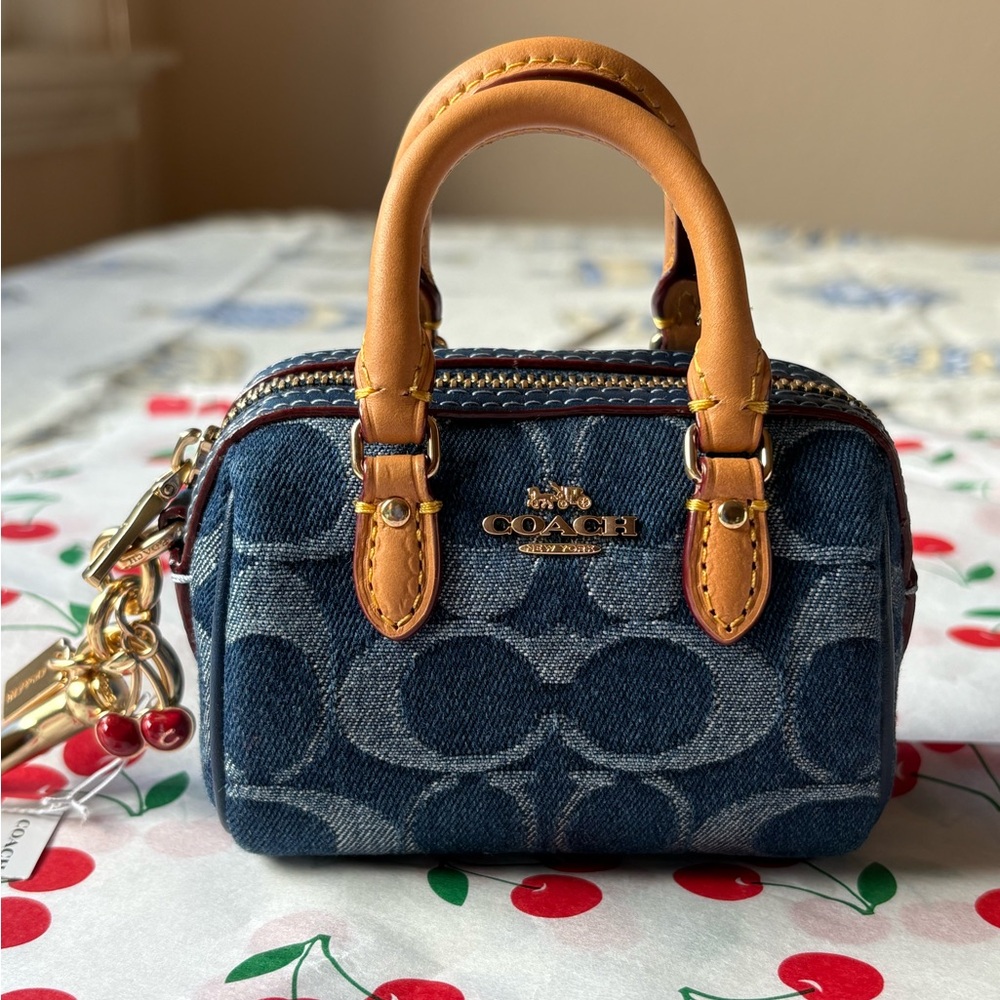 🍒 COACH MINI ROWAN  BAG CHARM IN SIGNATURE DENIM 🍒  NWT 🍒 - Picture 3 of 16
